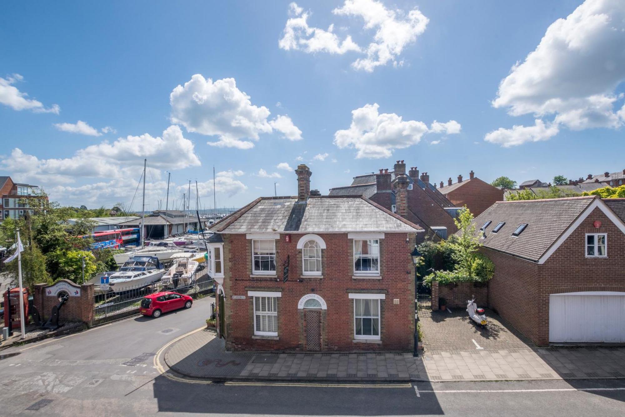 Britannia House Bed & Breakfast Lymington Exterior photo